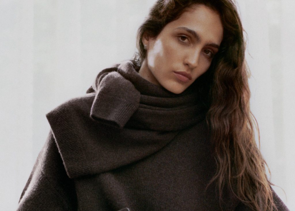 COS transformă cașmirul în statement de&nbsp;sezon